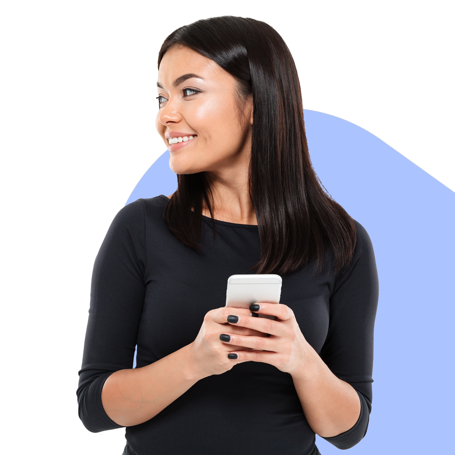 Mujer morena sonriendo